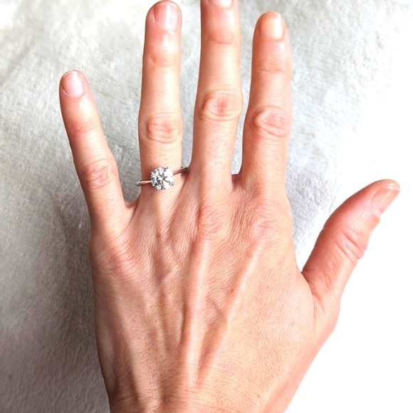 2CT Stunning Authentic Moissanite 4 Prong Engagement Bridal Wedding Ring-Size 7 - Picture 4 of 5